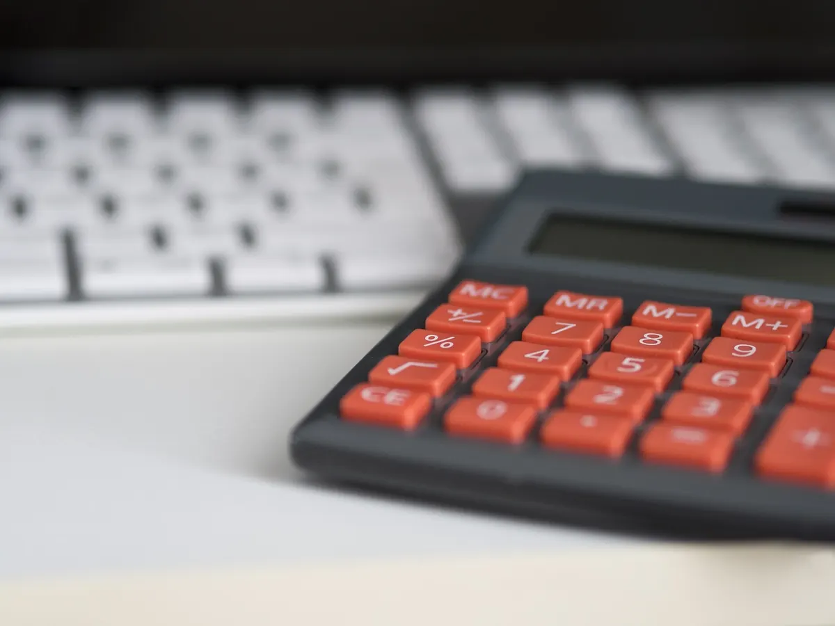 Book Advances and Royalties Explained for UK Authors